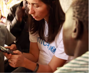 Refugee children volunteering to be interviewed by Unicef and then documented using RapidFTR, so improvements to the system can be made. Credit: Unice 